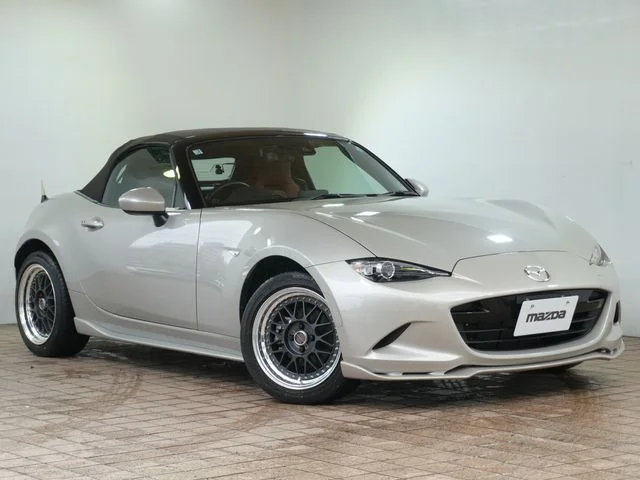 Mazda ROADSTER ブラウン　トップ 2023